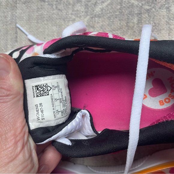 Dunkin’ Donuts x Saucony Kinvara Shoes - 8 - Picture 7 of 8